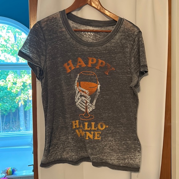 Halloween 🎃 Hallowine 🍷 tee shirt - Picture 1 of 2